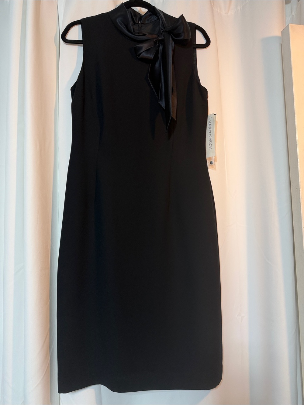 Maggy London Old Money Black Tie Wedding Sleeveless Bow-Neck Sheath Dress R2